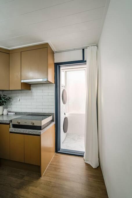 Apartment Split Level House In Hongdae