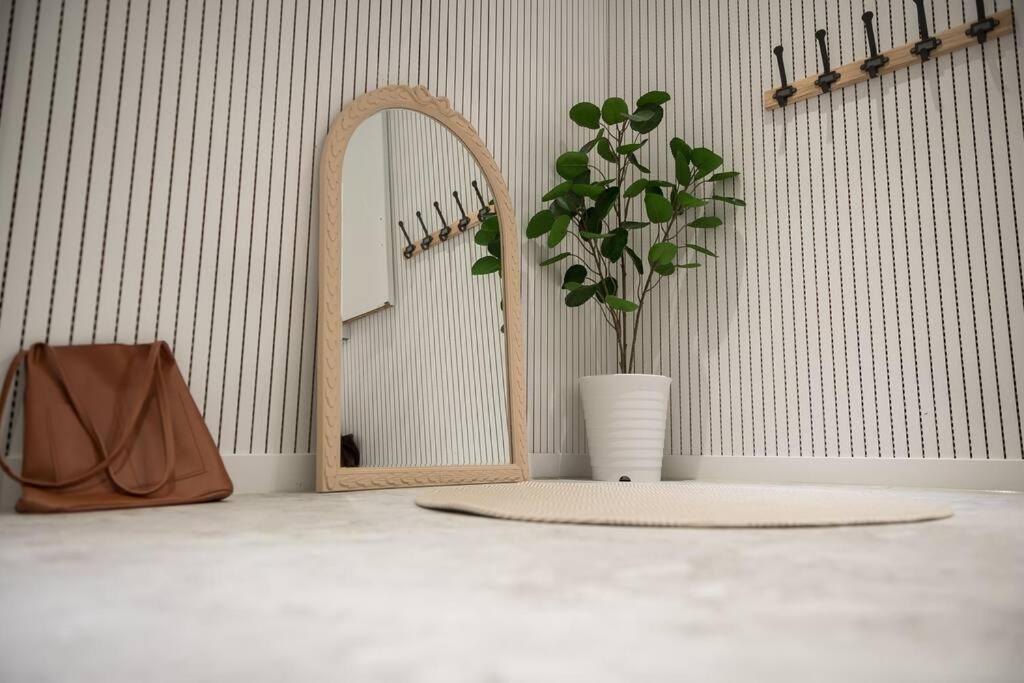 Split Level House In Hongdae Apartment *
