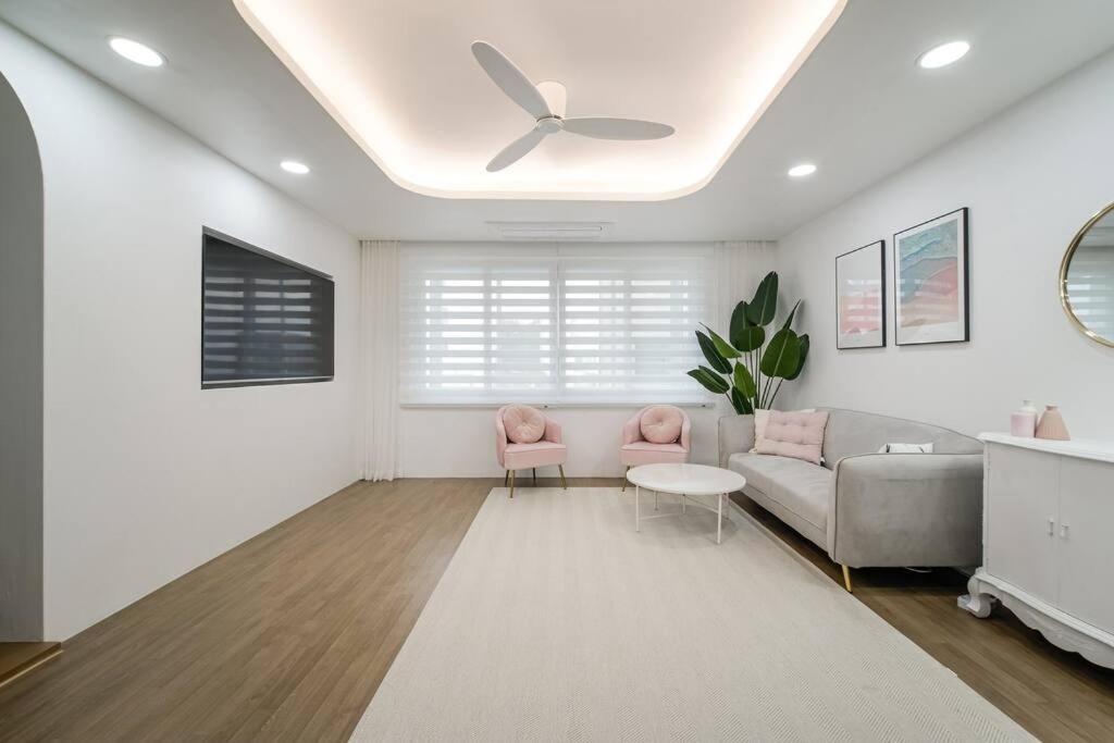 Split Level House In Hongdae Apartment Seoul