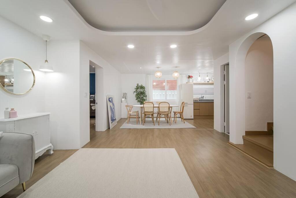 Split Level House In Hongdae Apartment