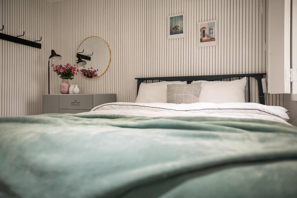 Apartment Split Level House In Hongdae *