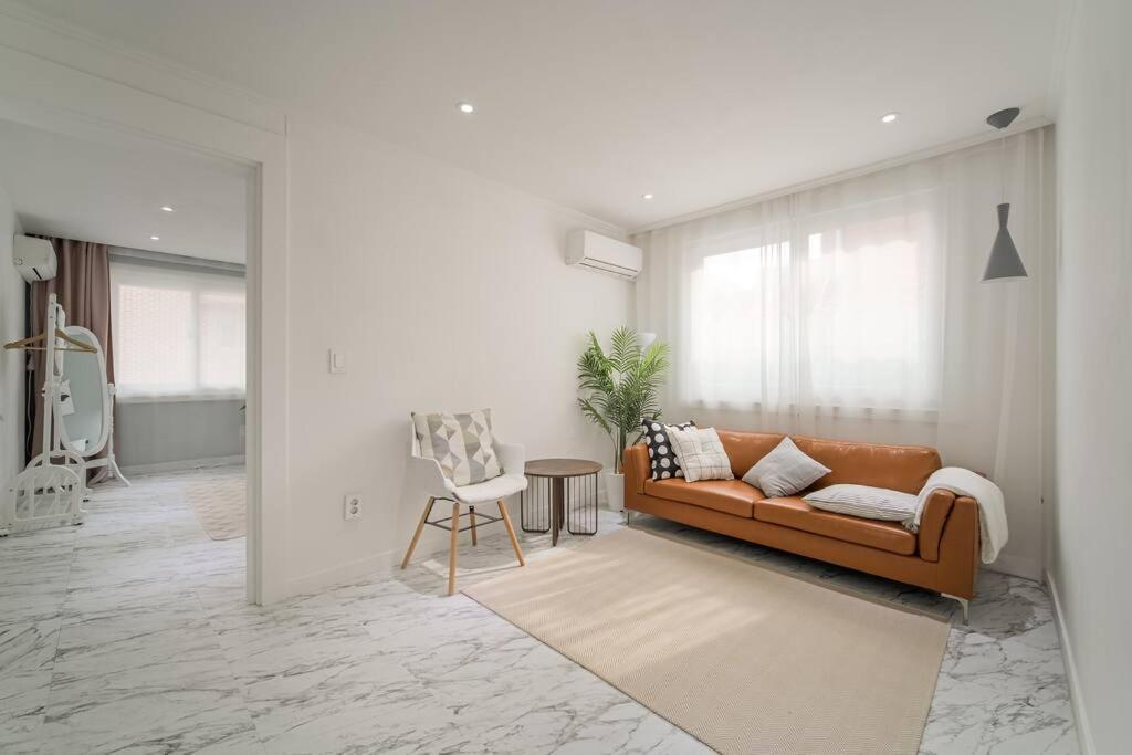 Apartment Split Level House In Hongdae