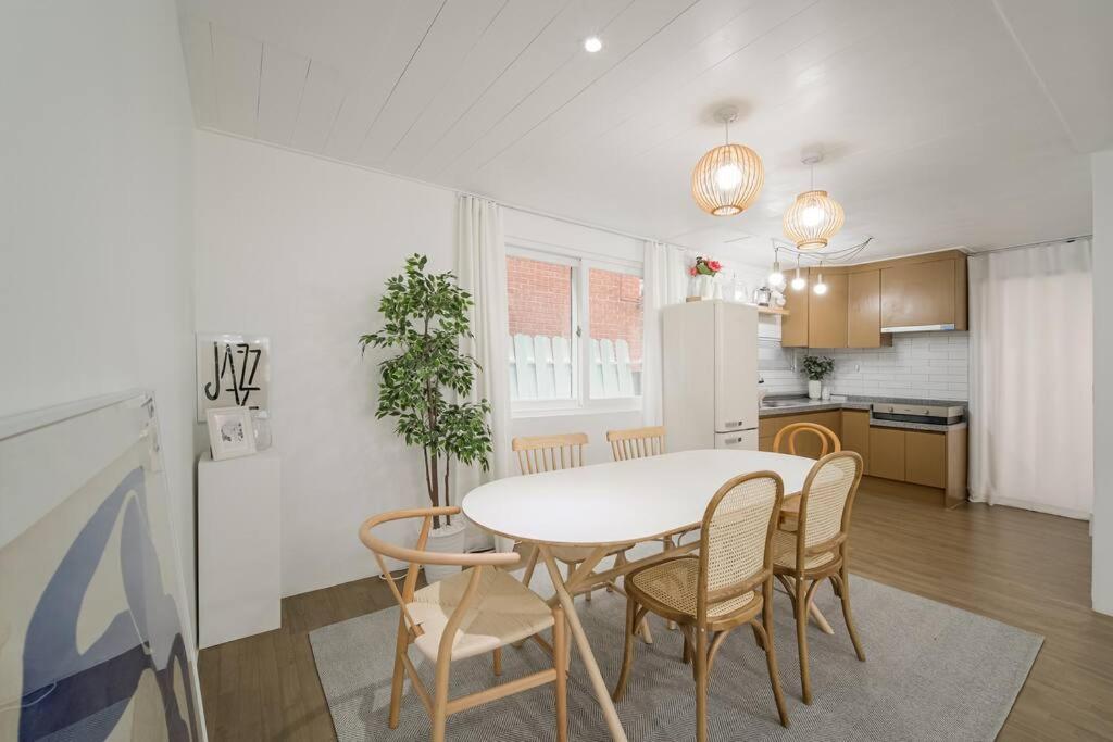 Split Level House In Hongdae