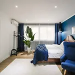 Split Level House In Hongdae