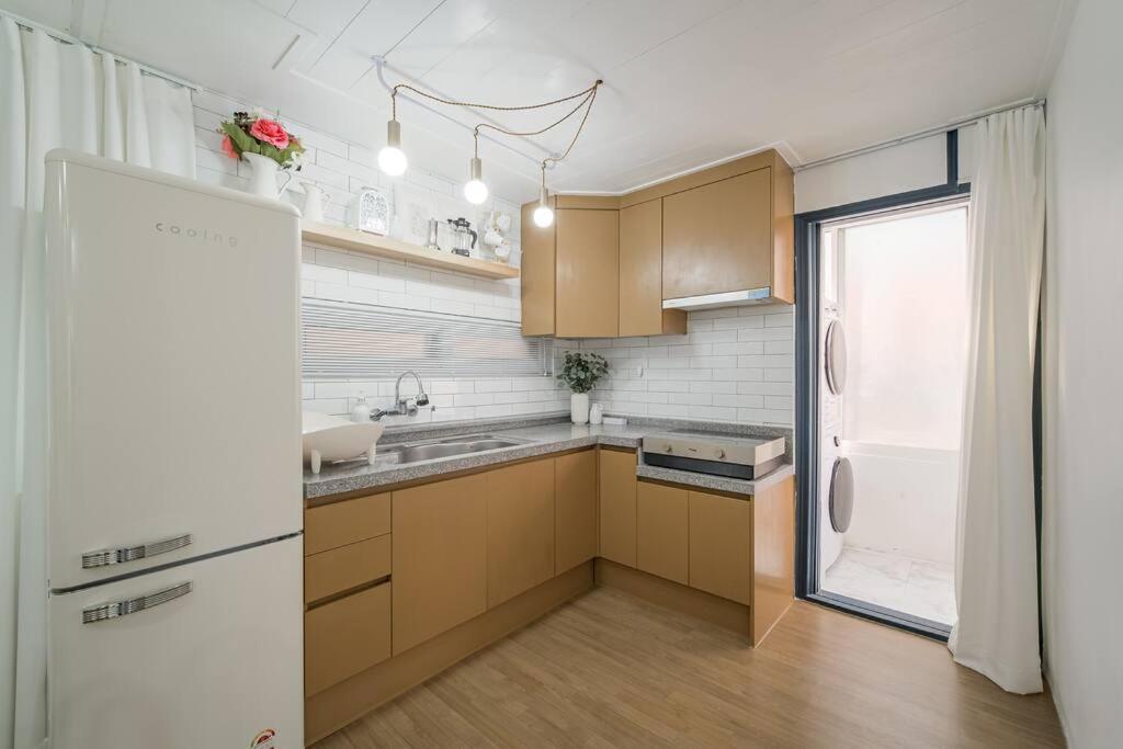 Split Level House In Hongdae *